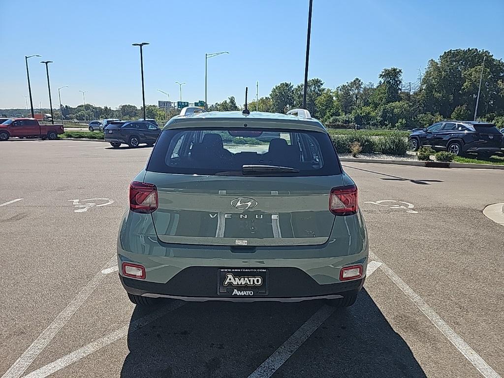 2025 Hyundai Venue SEL photo 2