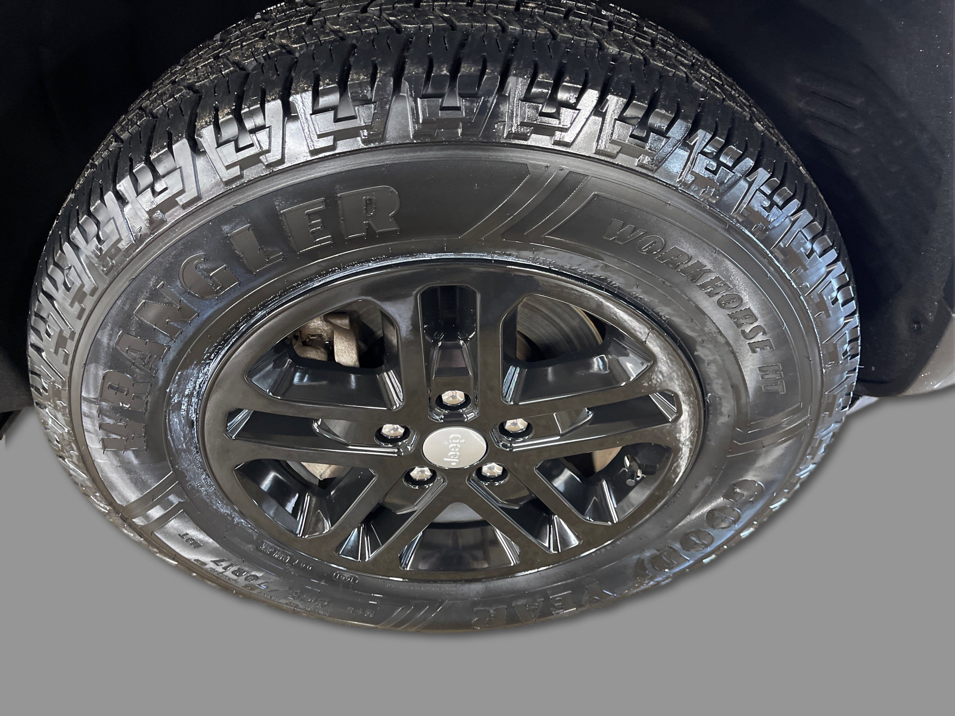 2023 Jeep Cherokee Laredo photo 10