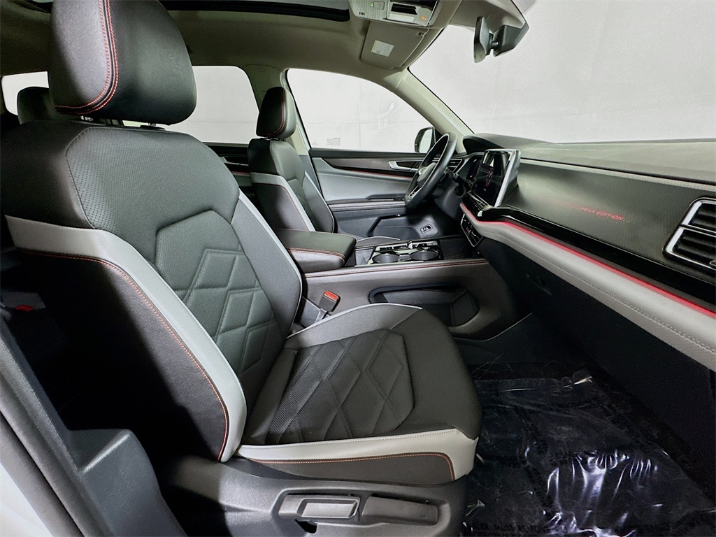 2025 Volkswagen Atlas Peak Edition SE photo 10
