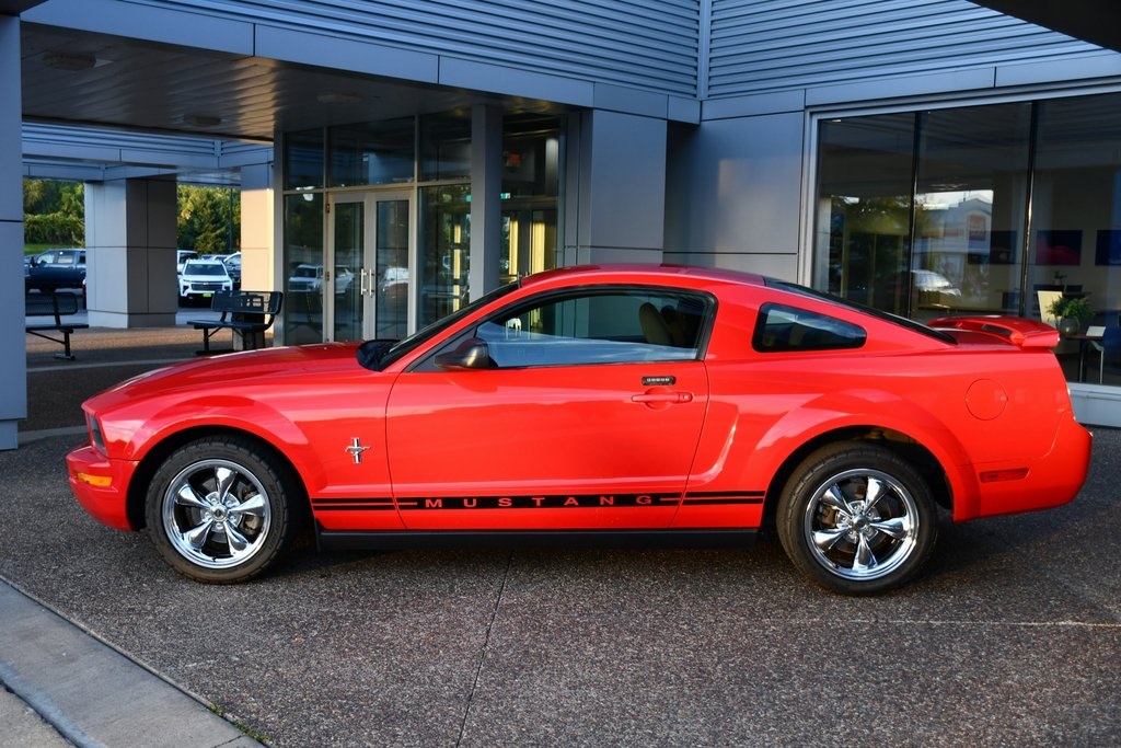 2005 Ford Mustang photo 3