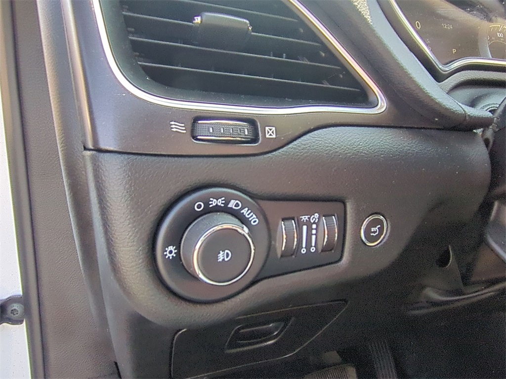 2022 Jeep Cherokee Trailhawk photo 25