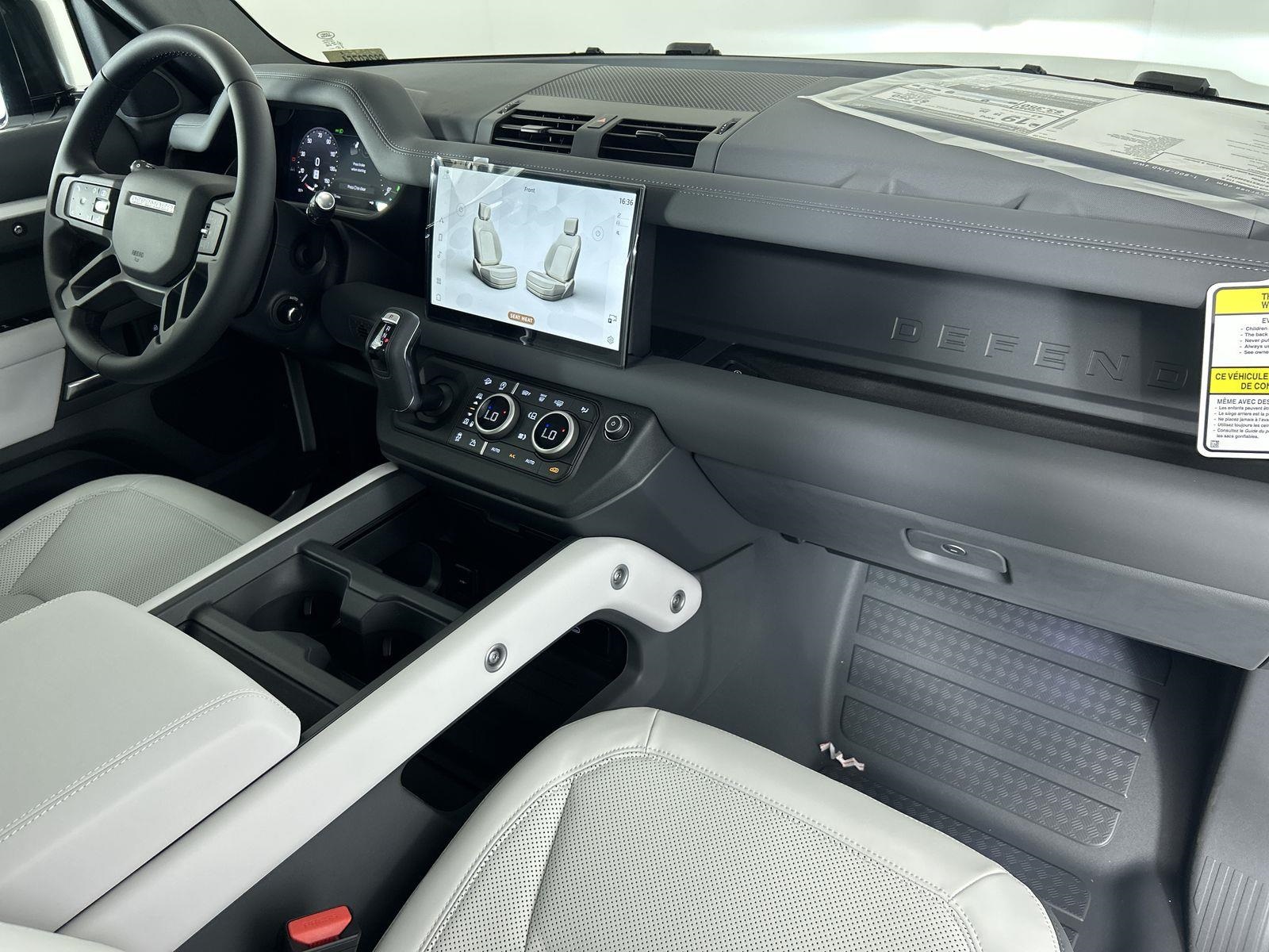 2025 Land Rover Defender 110 S photo 33