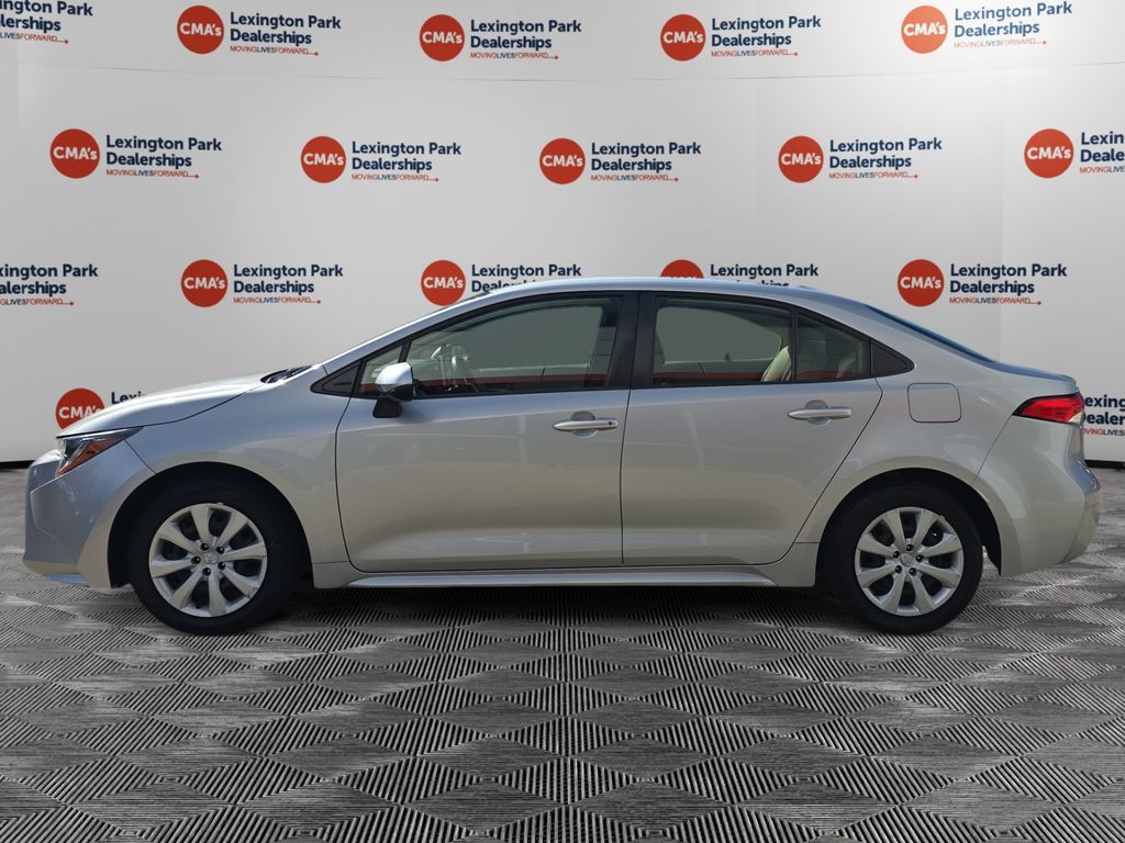 2021 Toyota Corolla LE photo 4