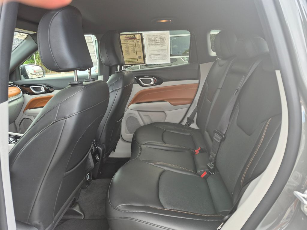 2023 Jeep Compass Limited photo 12