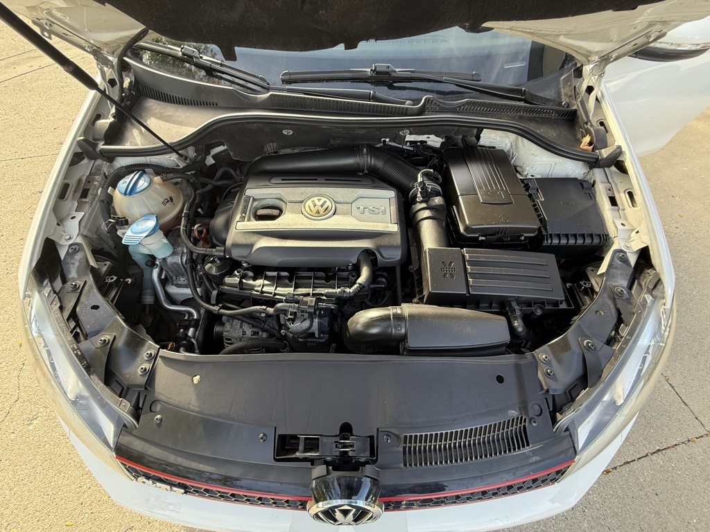 2013 Volkswagen Golf GTI Base photo 2