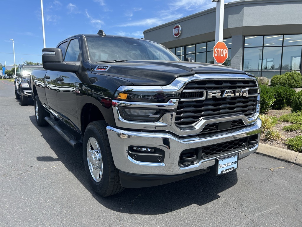 2025 Ram 3500 Tradesman photo 2