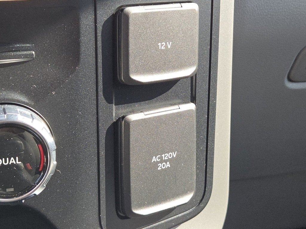 2023 Ford F-150 Lightning XLT photo 13