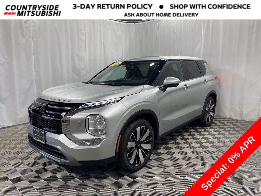 2025 Mitsubishi Outlander SE's photo