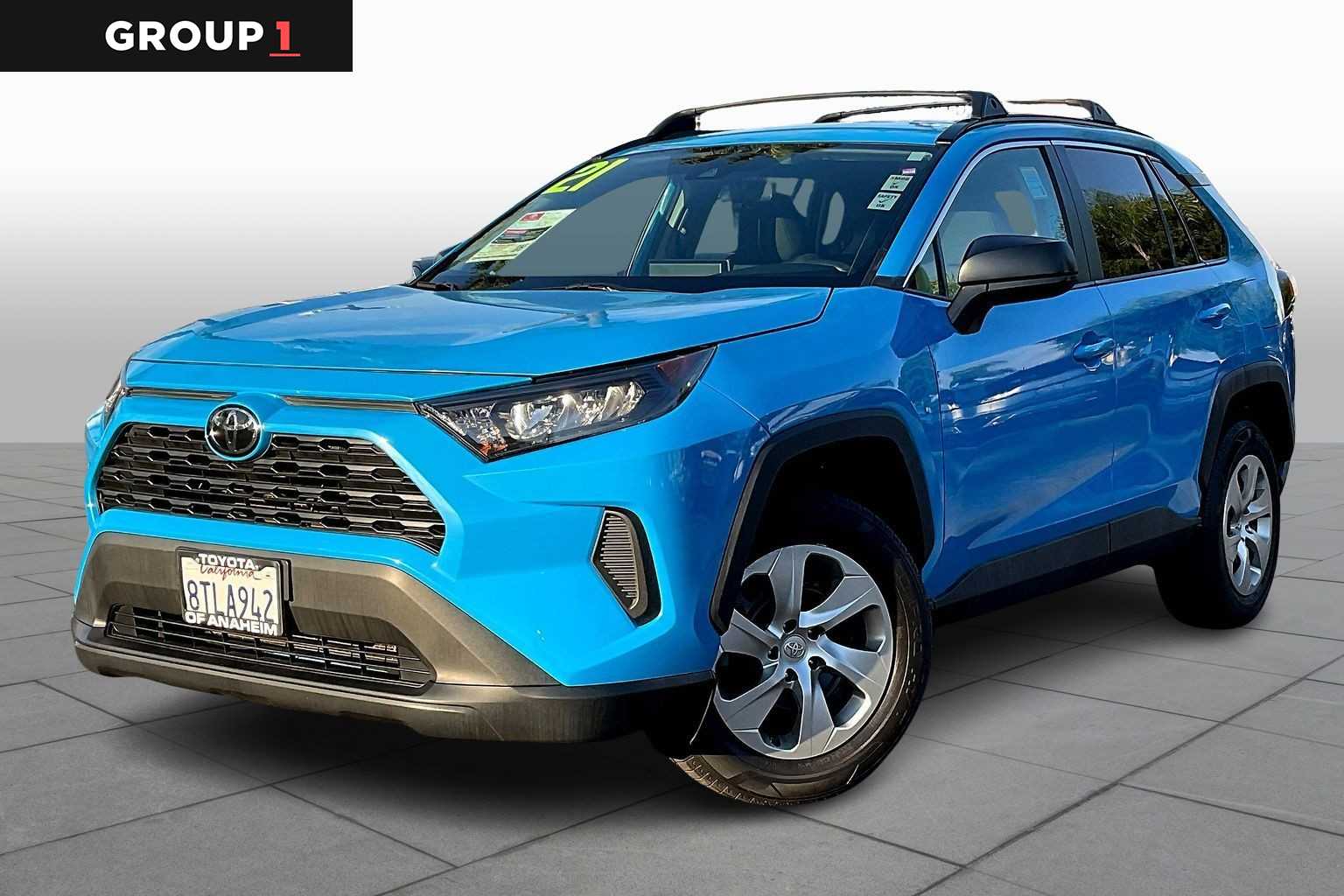 2021 Toyota RAV4 LE's photo