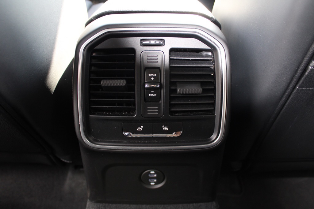 2024 Porsche Macan Base photo 35