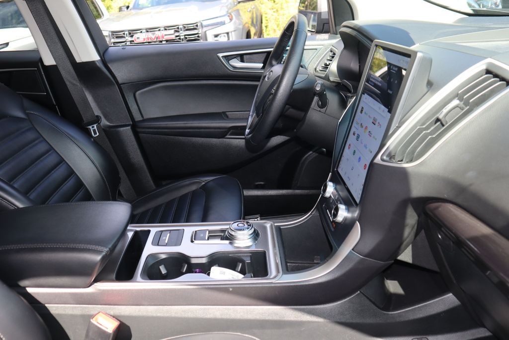2024 Ford Edge SEL photo 25