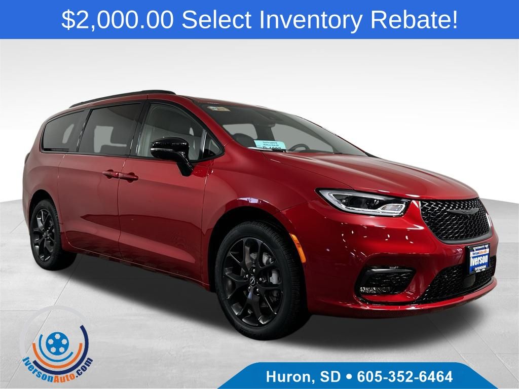 2026 Chrysler Pacifica Select's photo