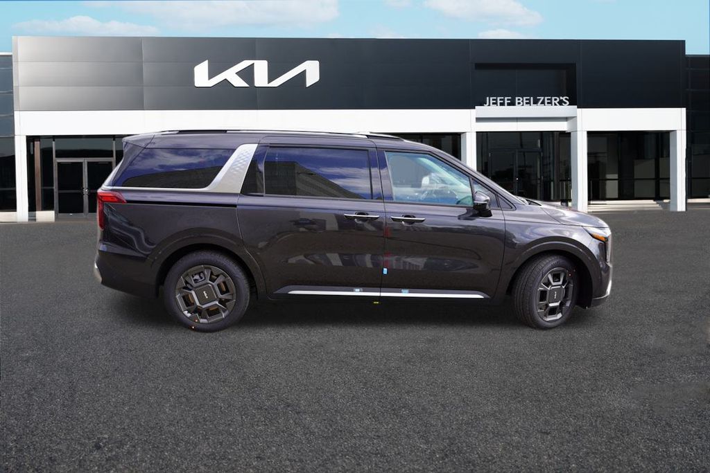 2026 Kia Carnival SX photo 2