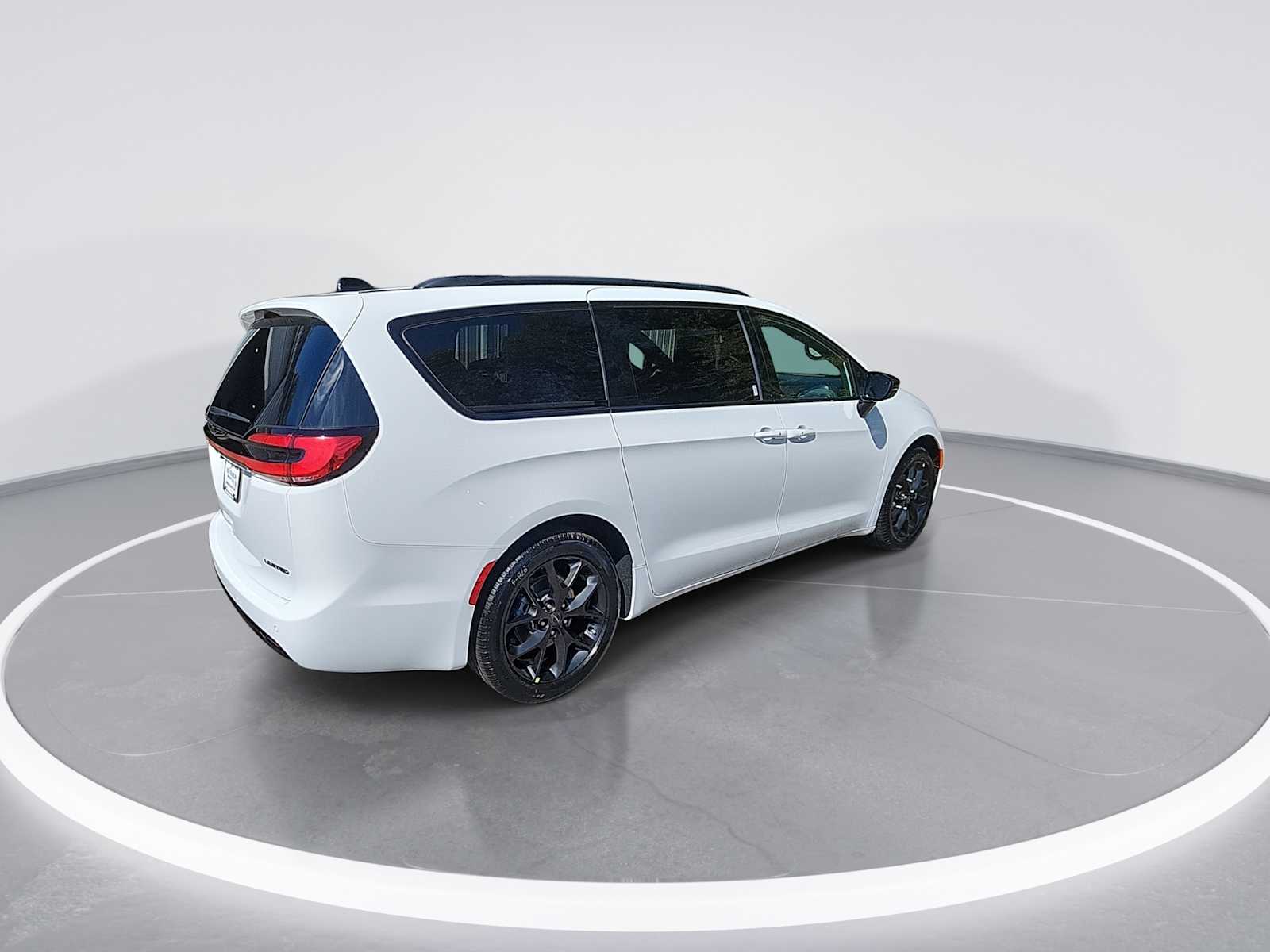 2026 Chrysler Pacifica Limited photo 8