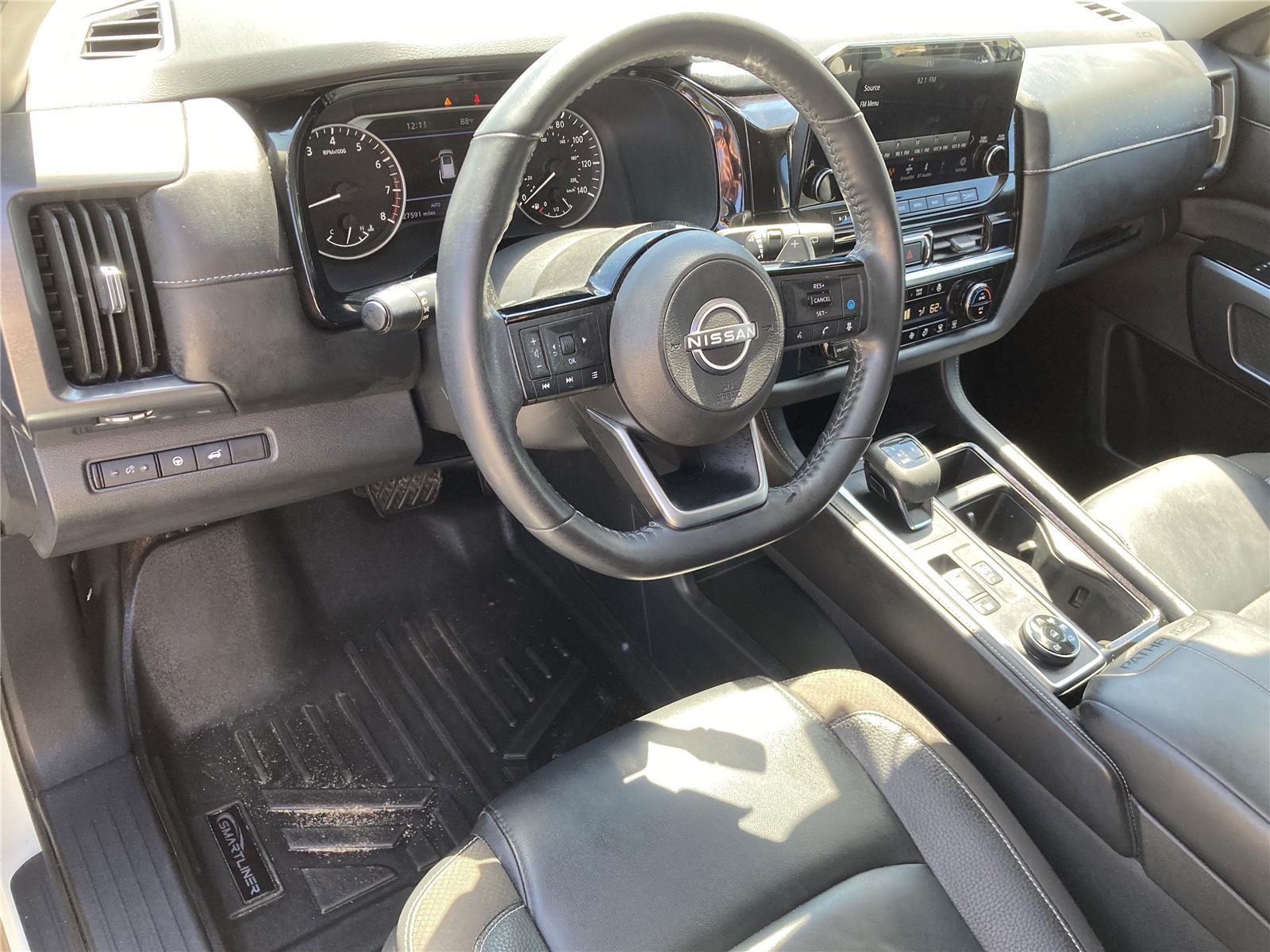 2023 Nissan Pathfinder SL photo 13