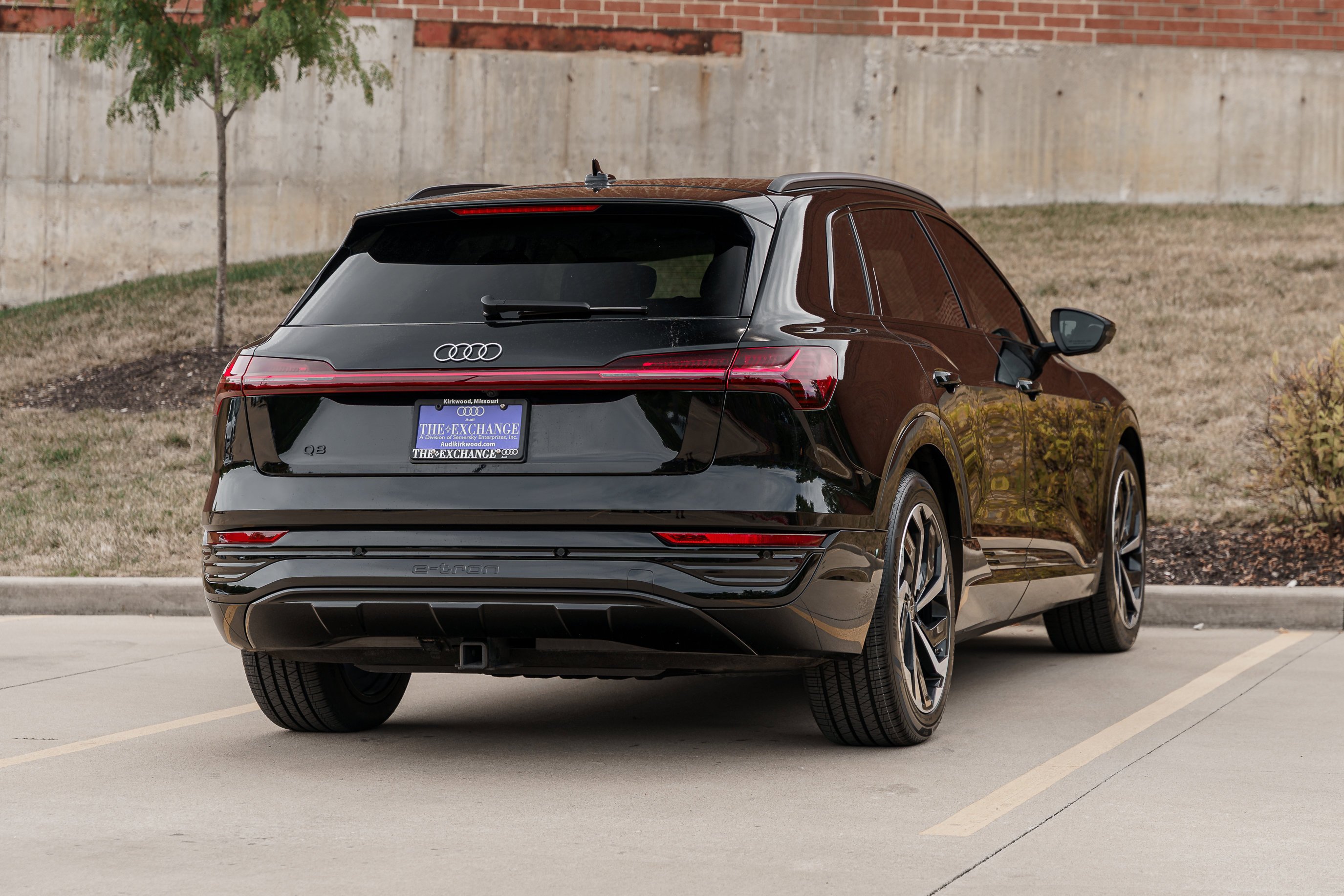 2024 Audi Q8 E-tron Prestige photo 4