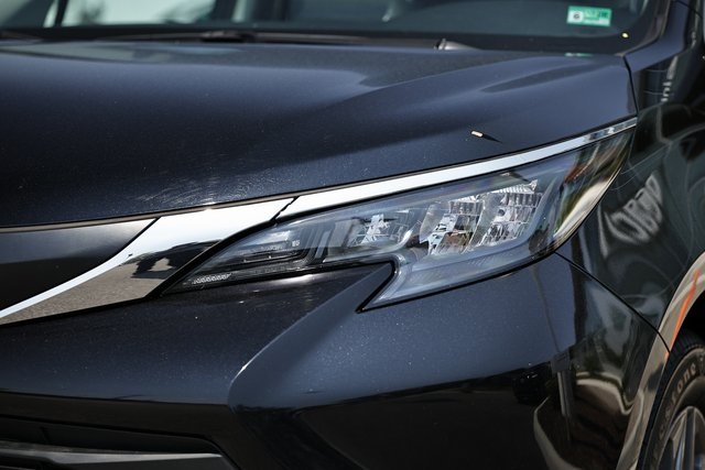 2024 Toyota Sienna XLE photo 12