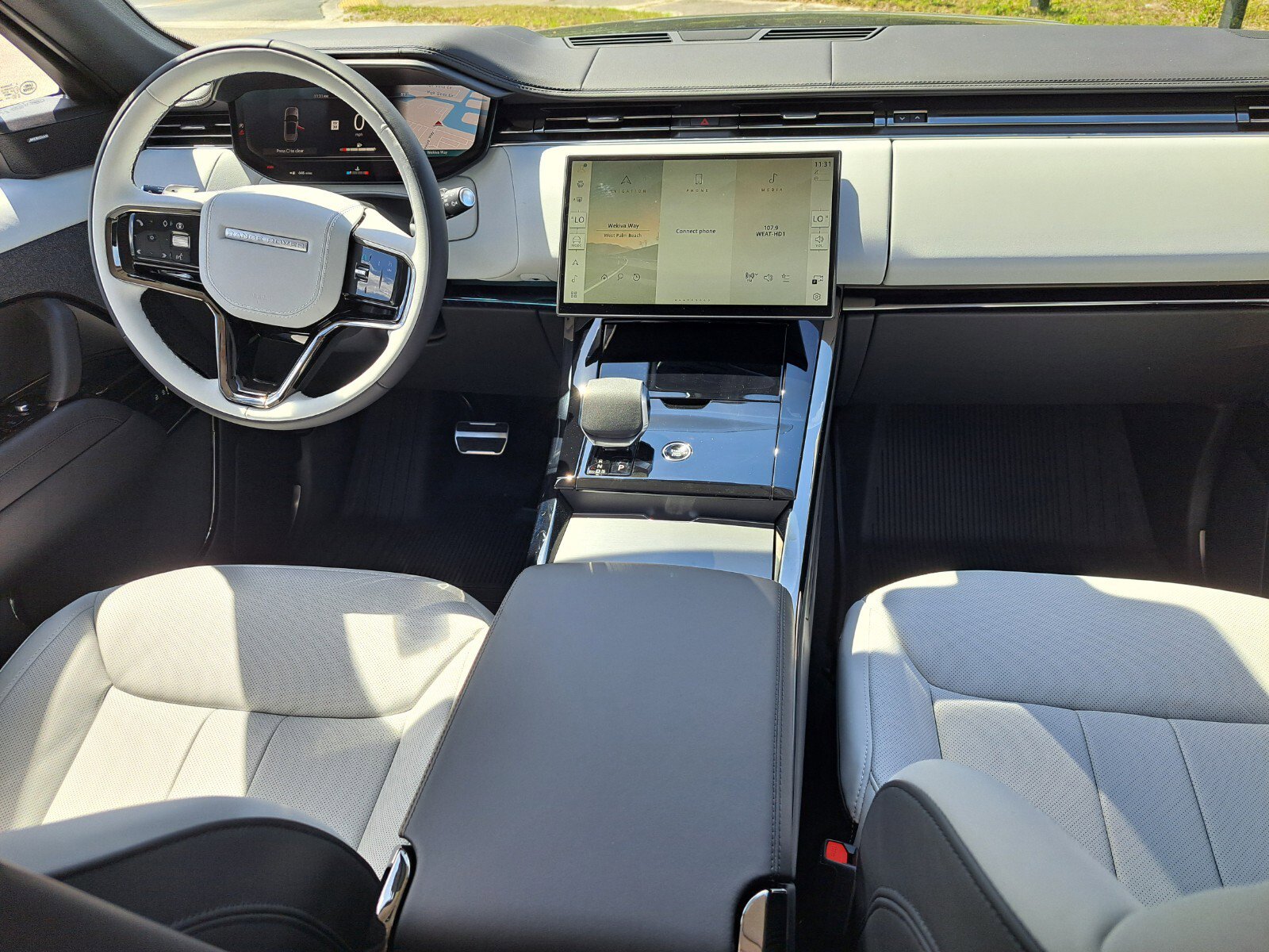 2025 Land Rover Range Rover Sport SE photo 3