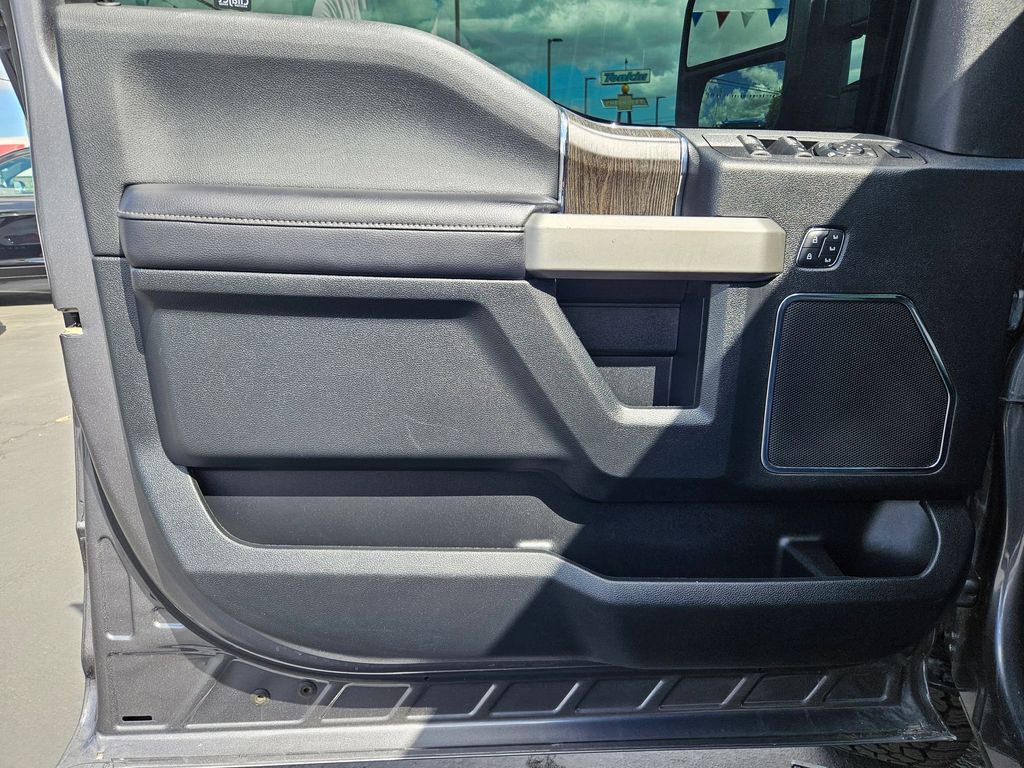 2021 Ford F-250 Lariat photo 10