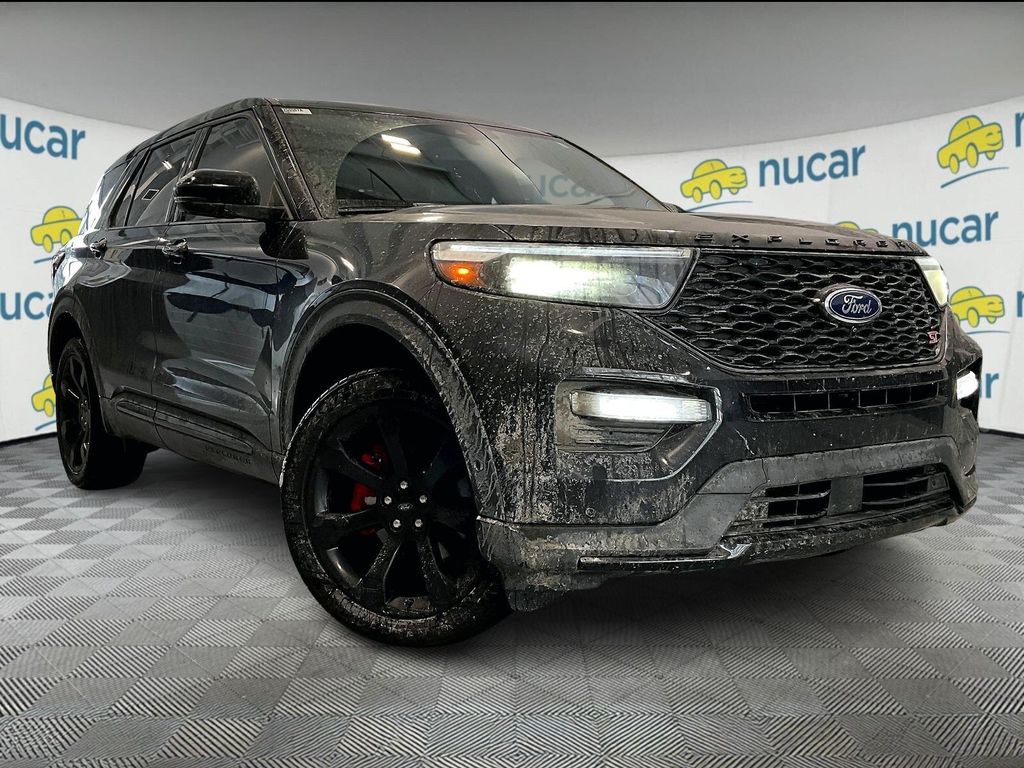 2022 Ford Explorer ST's photo