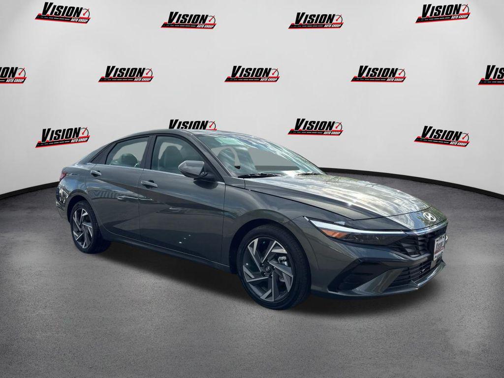 2025 Hyundai Elantra Limited photo 3
