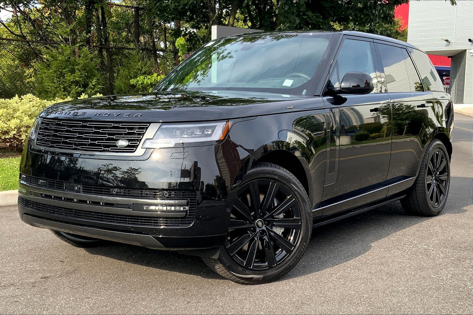 2025 Land Rover Range Rover SE's photo