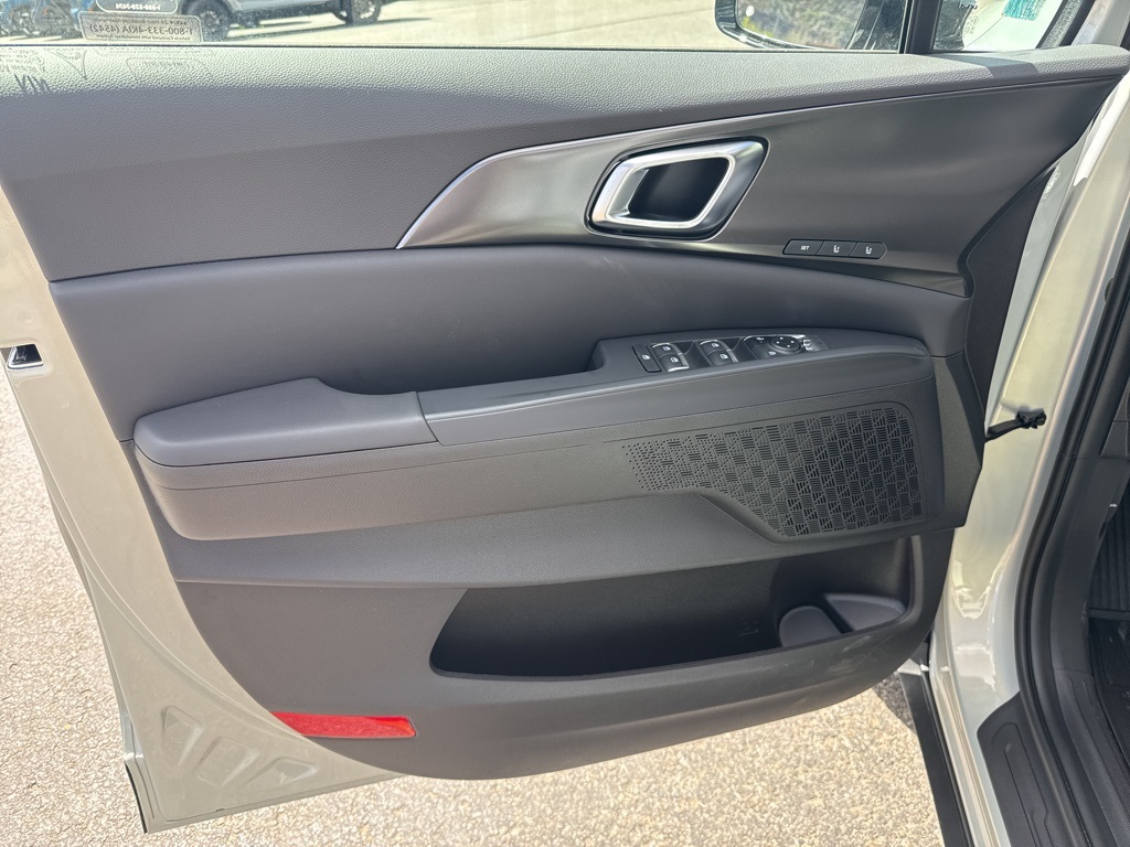 2025 Kia Carnival SX photo 6