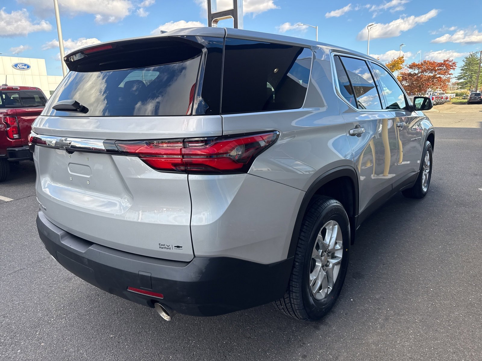 2022 Chevrolet Traverse LS photo 3