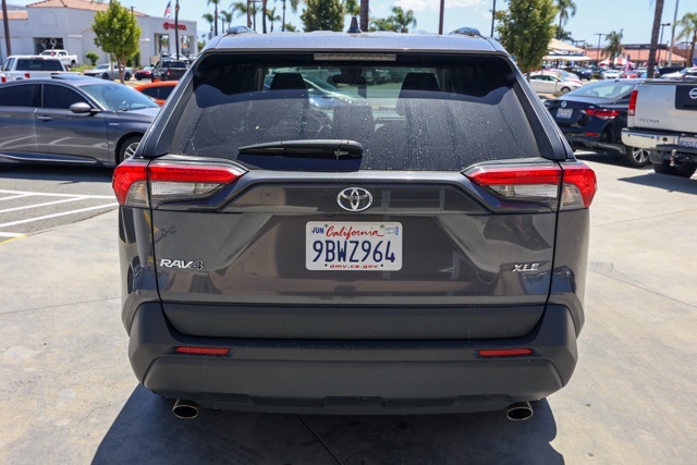 2022 Toyota RAV4 XLE photo 4
