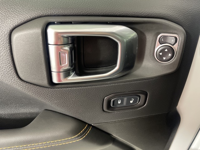 2025 Jeep Wrangler Sahara photo 14