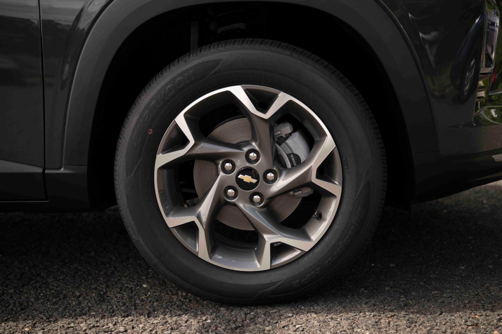 2025 Chevrolet Trax LT photo 10
