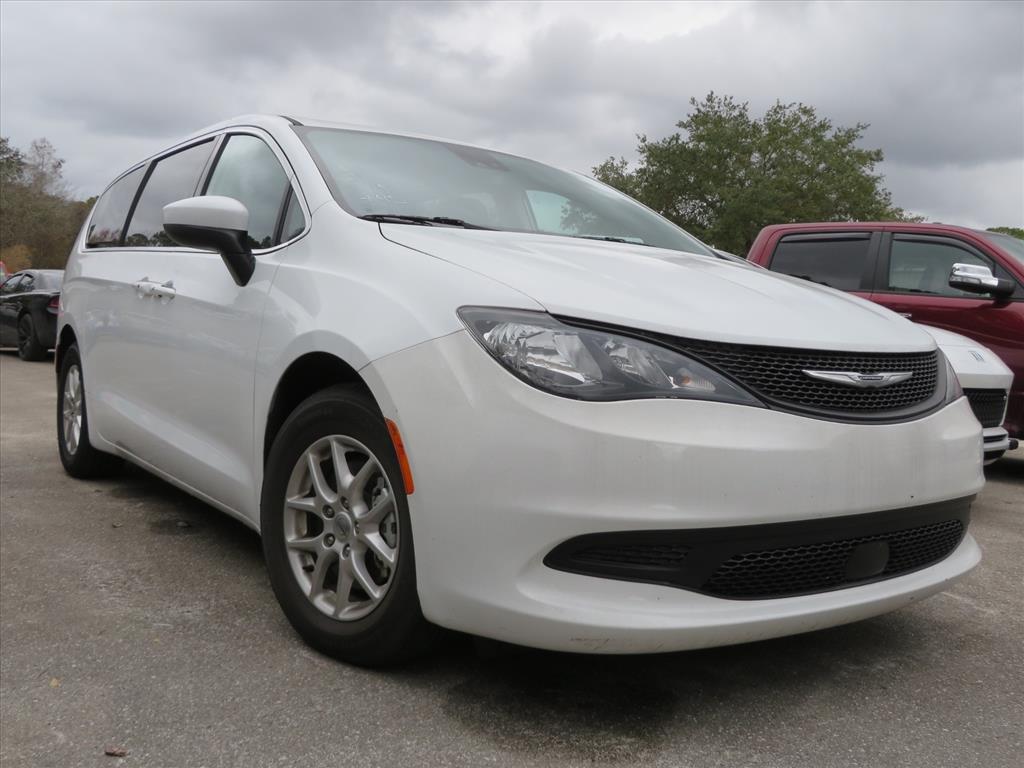 Pre-Owned 2023 Chrysler Voyager LX's photo