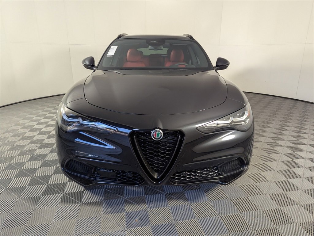 2025 Alfa Romeo Stelvio Sprint Base photo 2