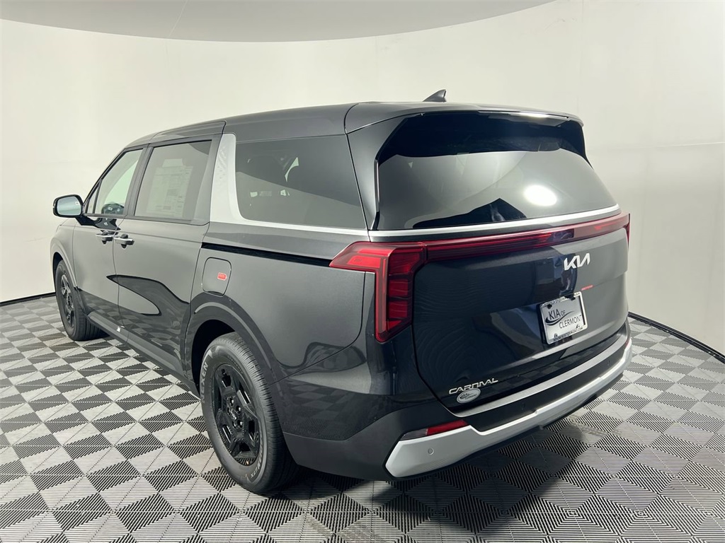 2026 Kia Carnival LX photo 5