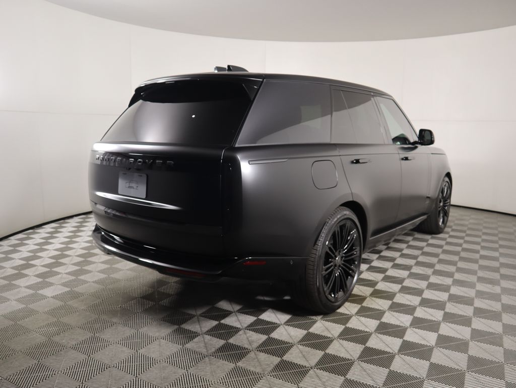 2025 Land Rover Range Rover SE photo 4