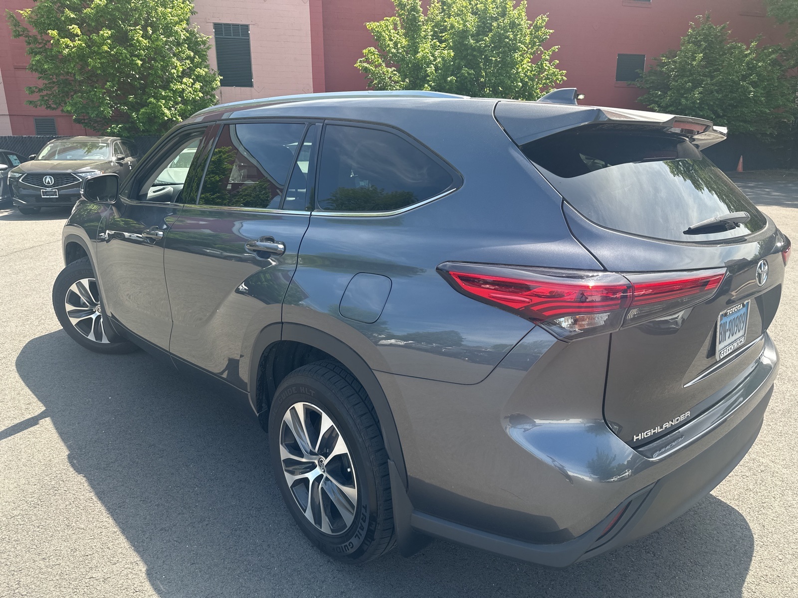 Image 2 of Toyota Highlander XLE AWD 4D Sport Utility