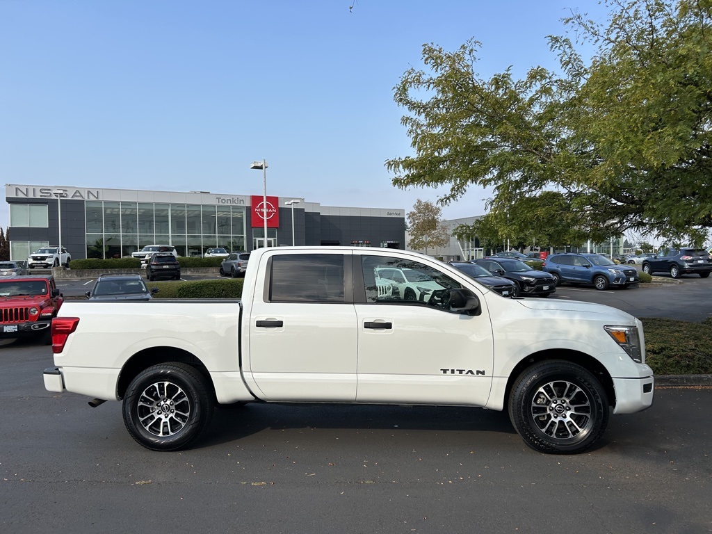 2023 Nissan Titan SV photo 4