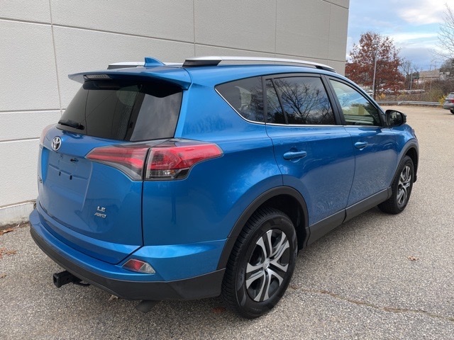 2016 Toyota RAV4 LE photo 4