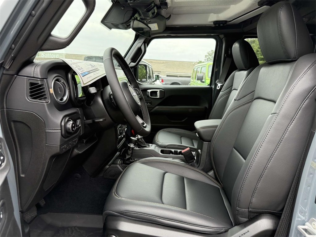 2025 Jeep Gladiator Sport photo 13