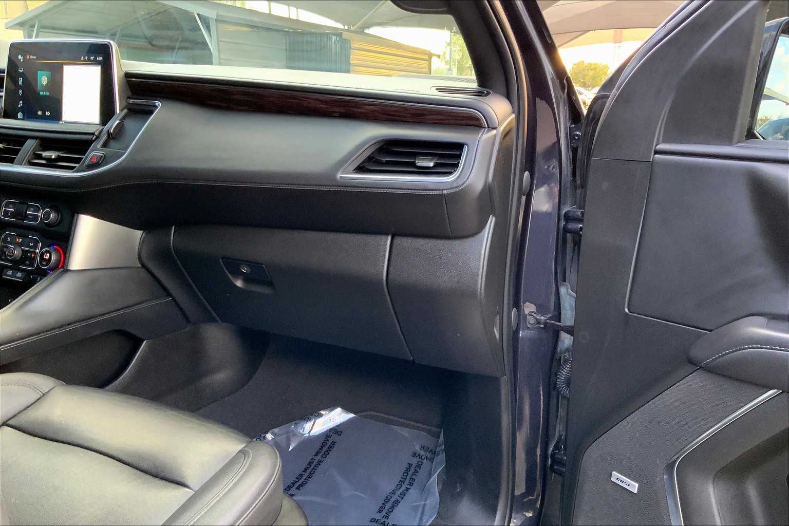 2022 Chevrolet Suburban LT photo 18