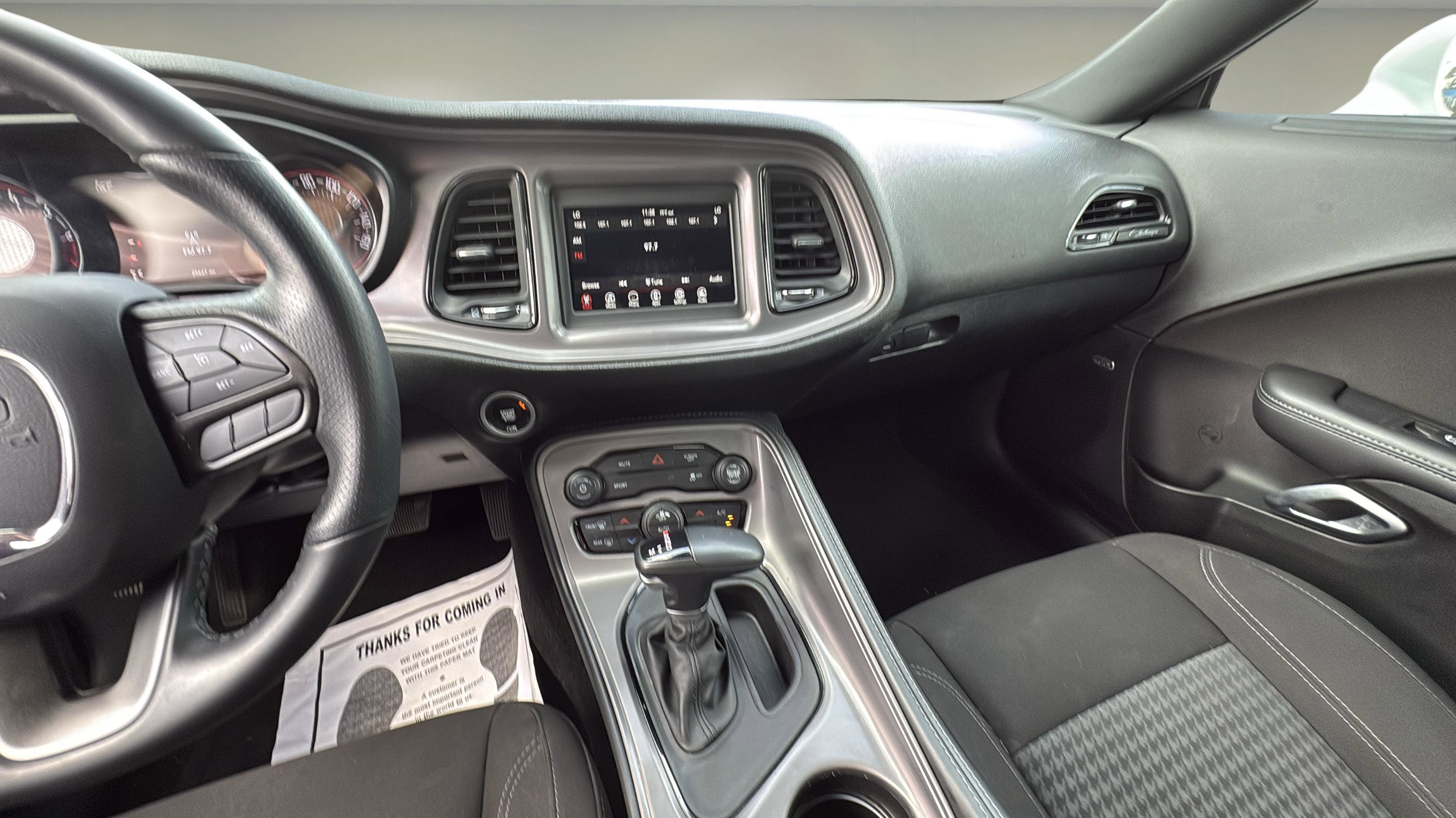 2023 Dodge Challenger SXT photo 4