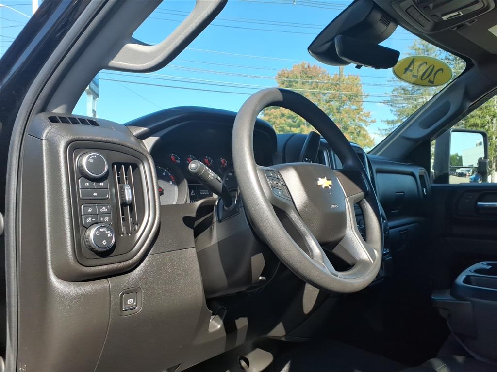 2024 Chevrolet Silverado 2500HD Custom photo 11