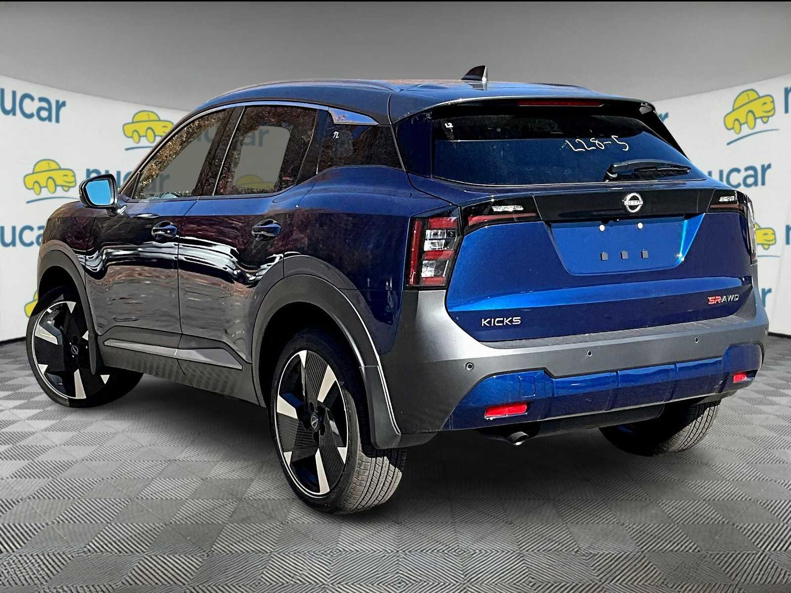 2025 Nissan Kicks SR photo 4