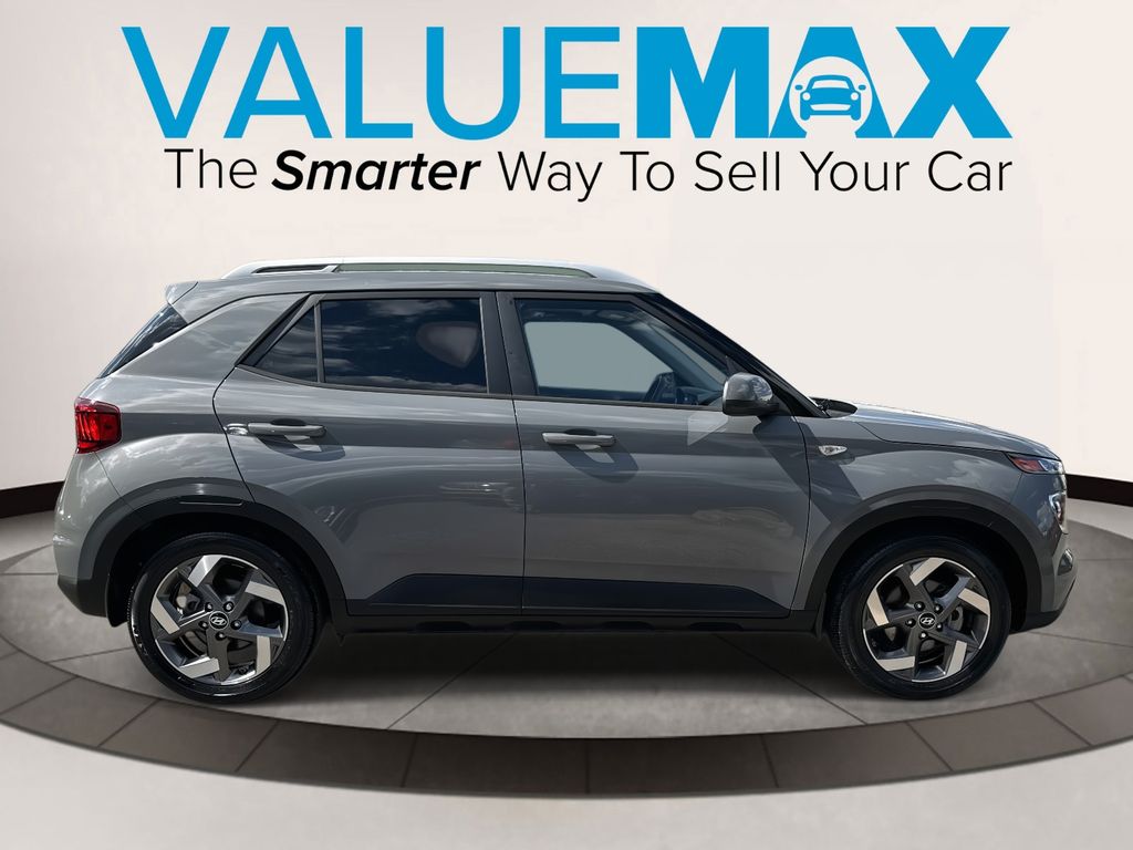 2022 Hyundai Venue SEL Limited photo 2