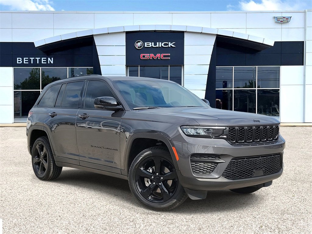2023 Jeep Grand Cherokee Laredo Altitude photo 2