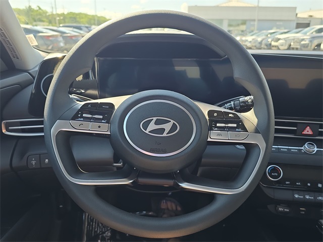 2024 Hyundai Elantra SEL photo 13