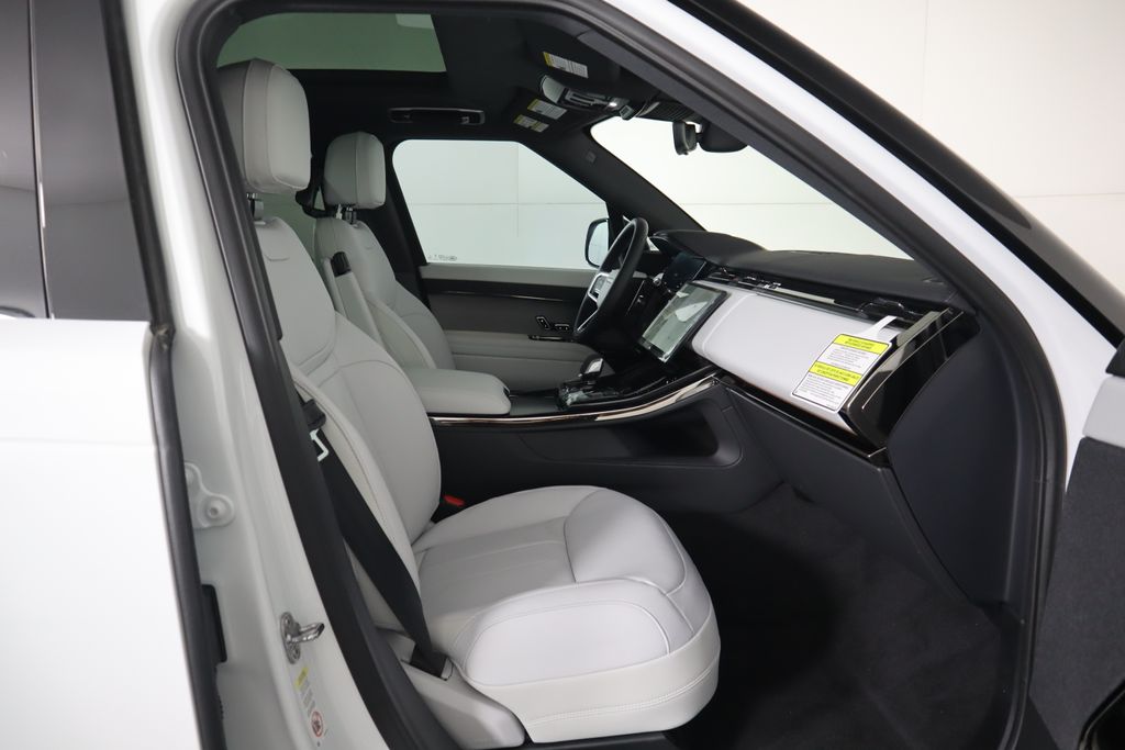 2025 Land Rover Range Rover Sport P360 S photo 18