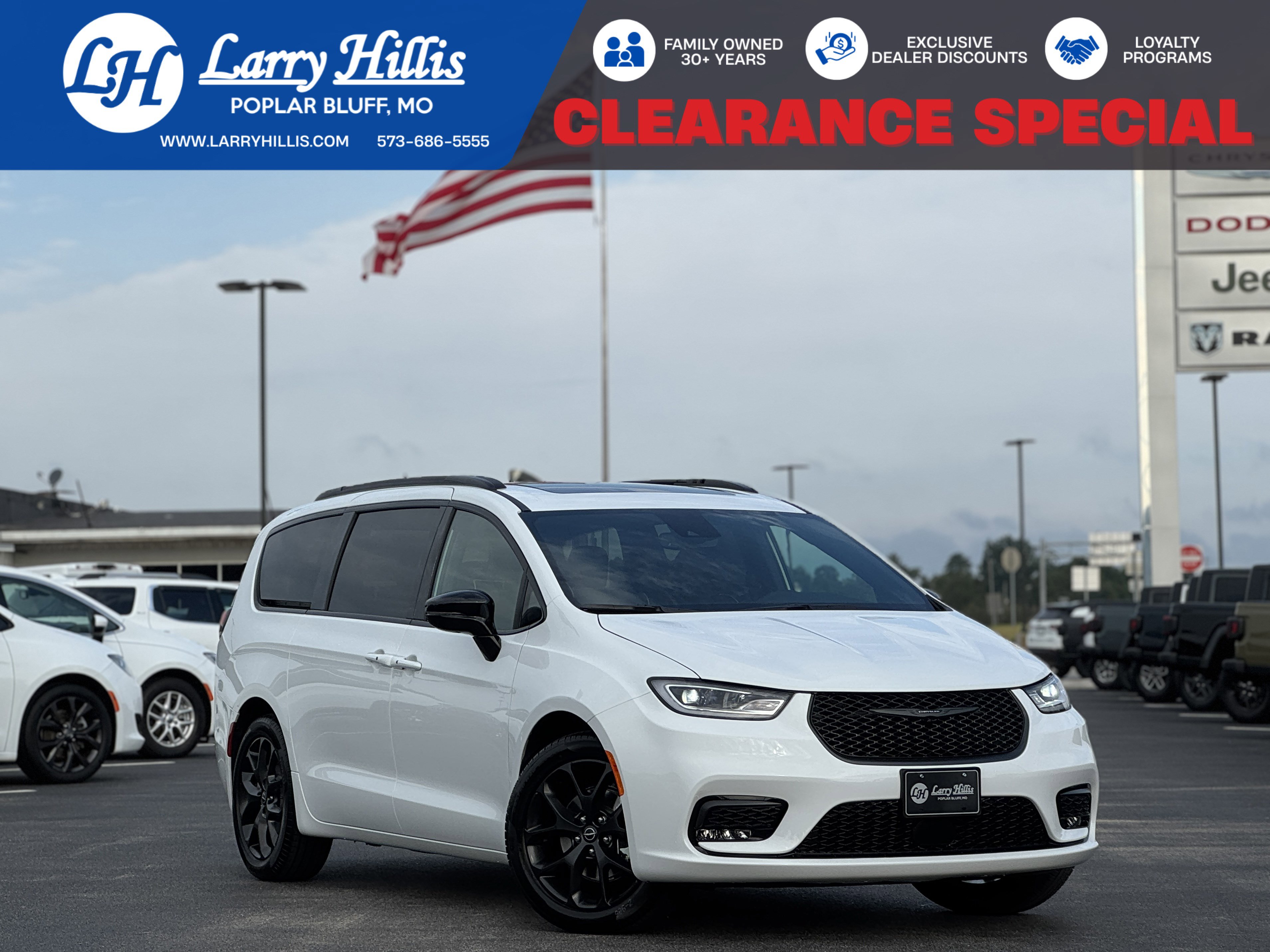 2026 Chrysler Pacifica Select's photo