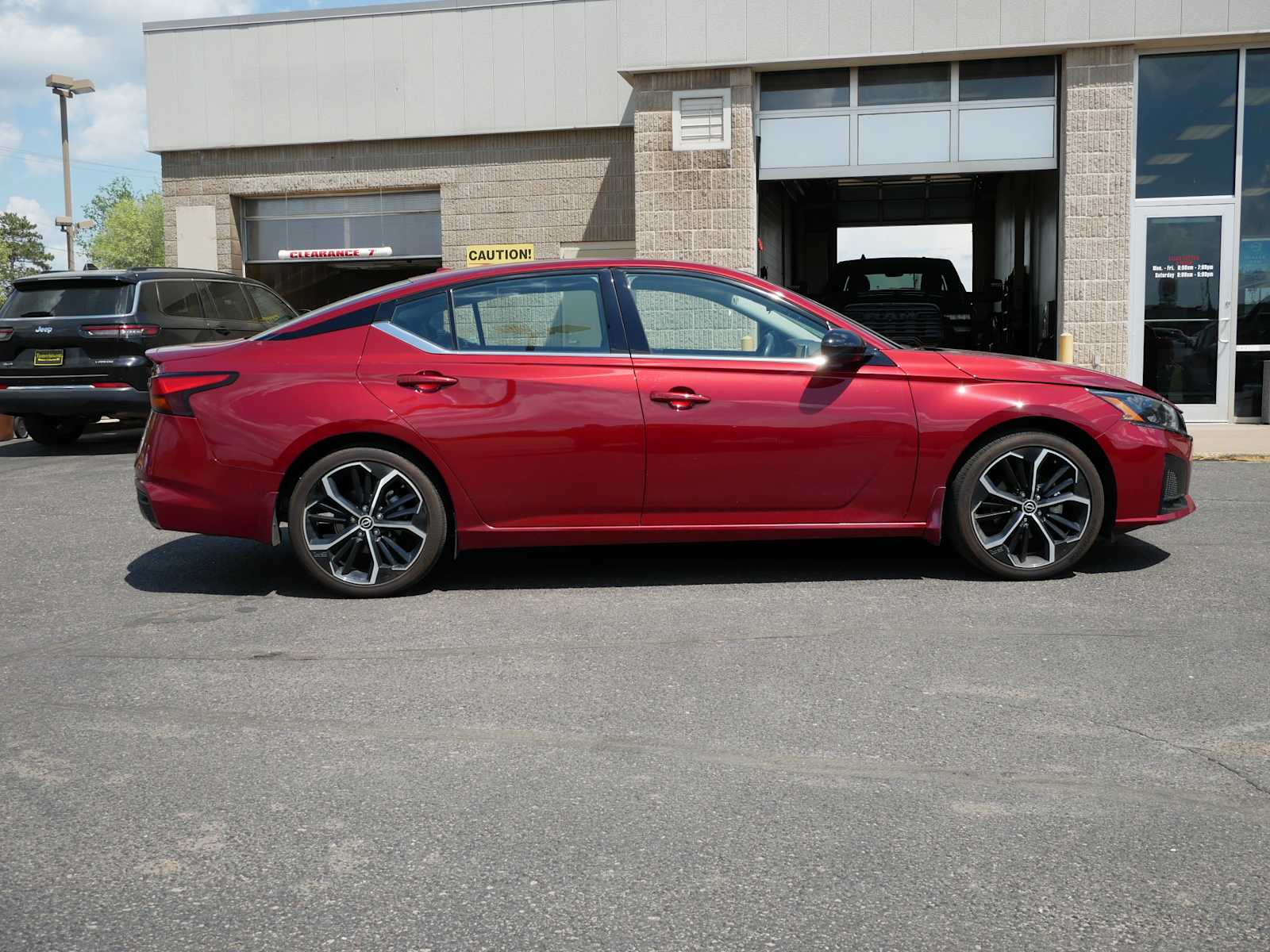 Used 2023 Nissan Altima SR with VIN 1N4BL4CV8PN308728 for sale in Brainerd, Minnesota