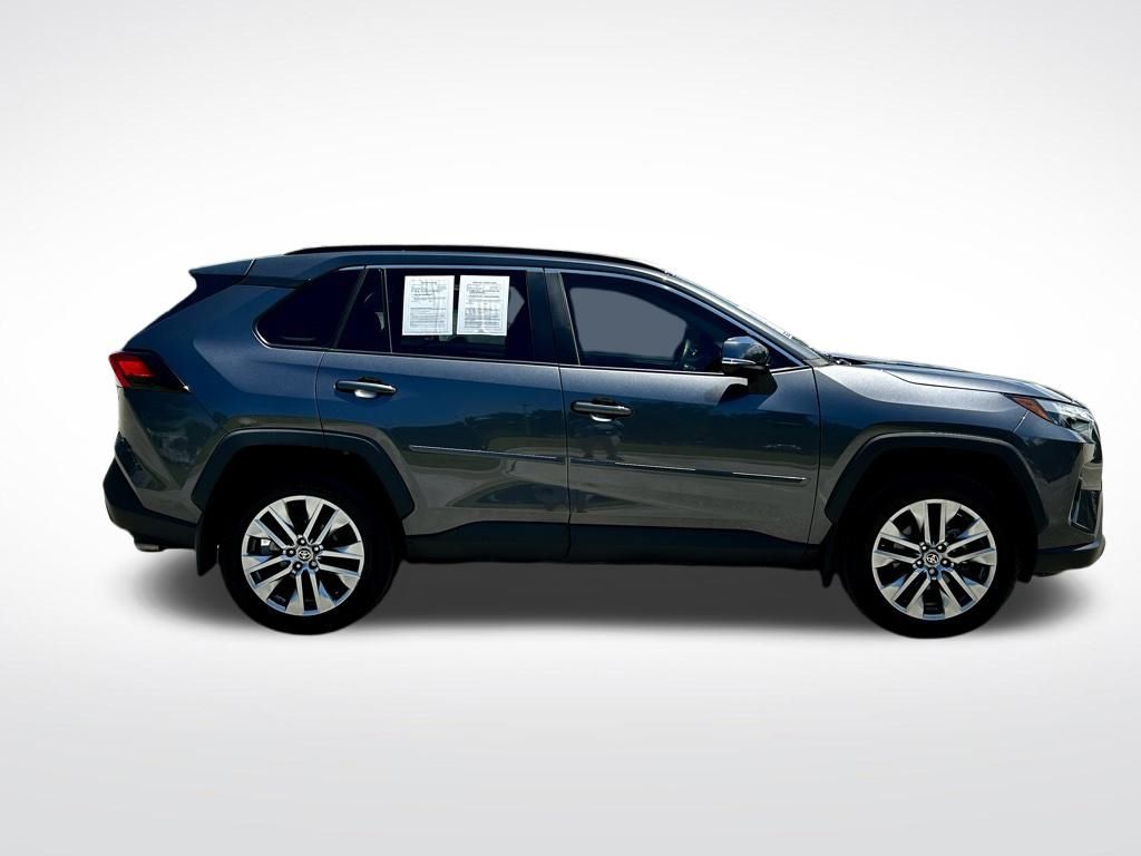2023 Toyota RAV4 XLE Premium photo 7